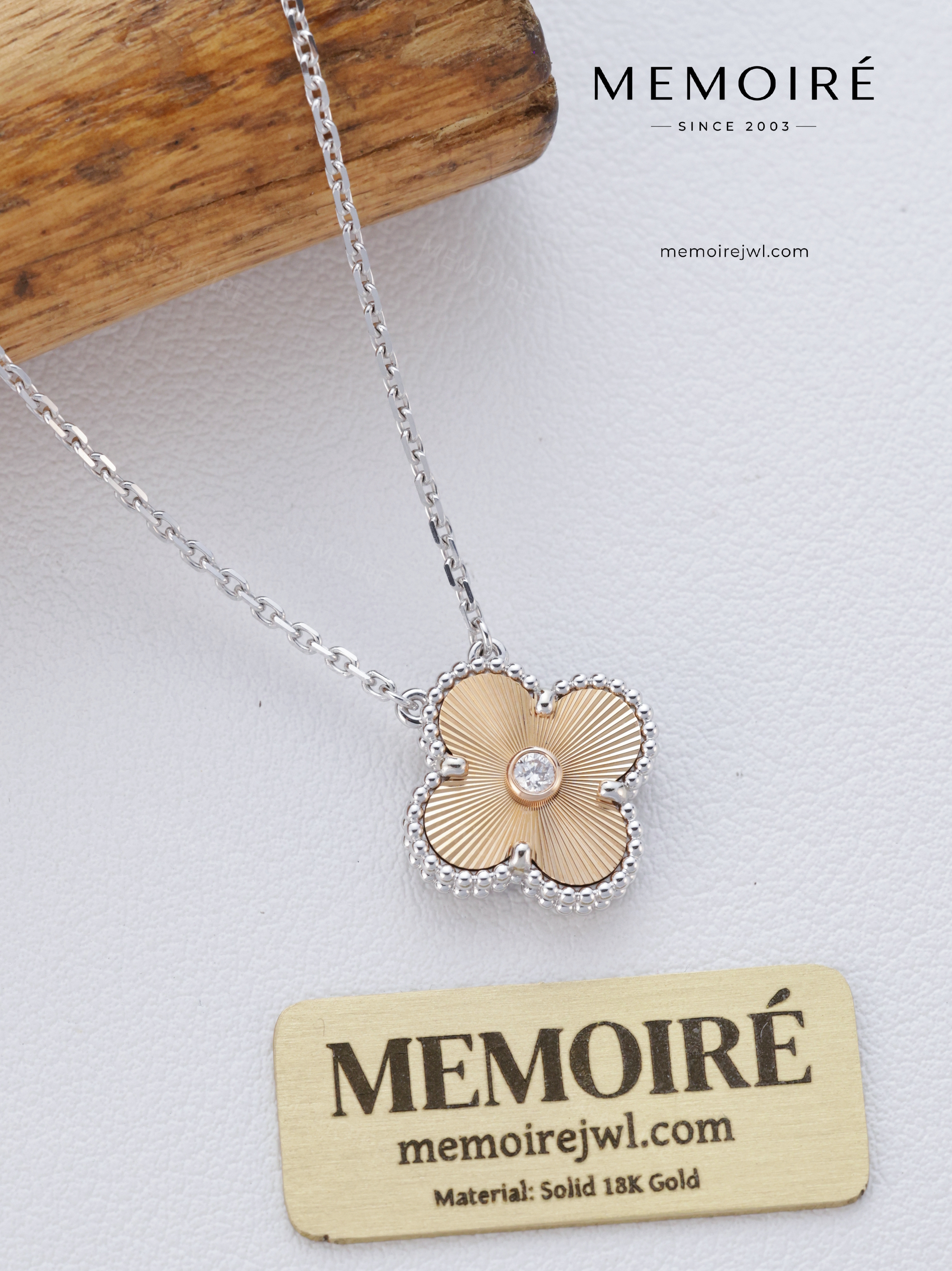 MEMOIRÉ 18K White Gold Laser Single Flower Necklace with One Diamond
